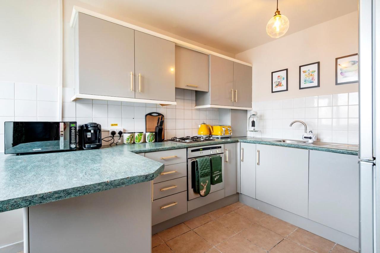Lovely 4 Bedroom Flat In Wandsworth- Londres Exterior foto